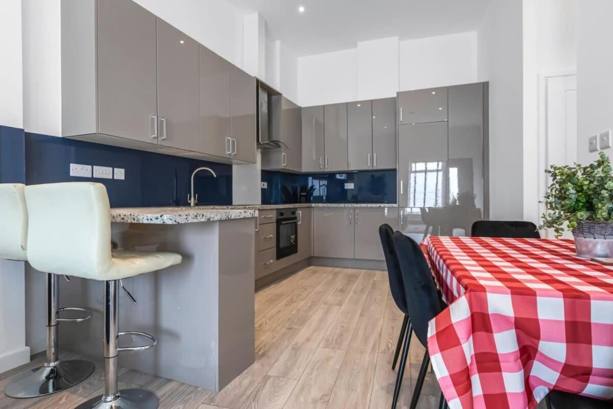 Lovely 1 Bedroom Apartment In Central Woking Zewnętrze zdjęcie