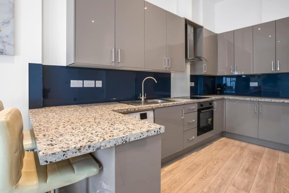 Lovely 1 Bedroom Apartment In Central Woking Zewnętrze zdjęcie