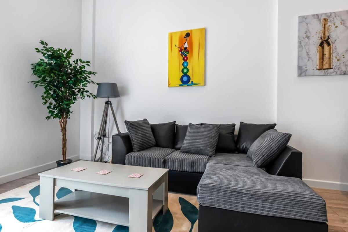 Lovely 1 Bedroom Apartment In Central Woking Zewnętrze zdjęcie