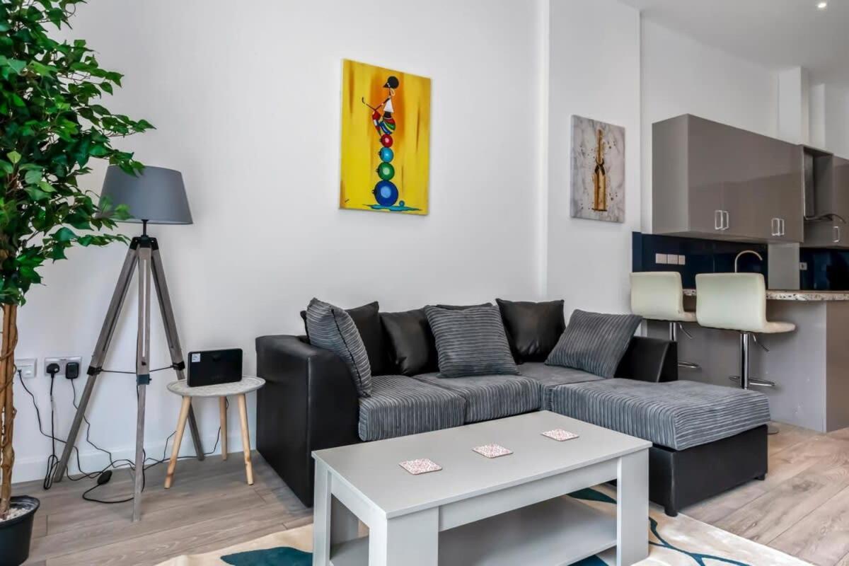 Lovely 1 Bedroom Apartment In Central Woking Zewnętrze zdjęcie