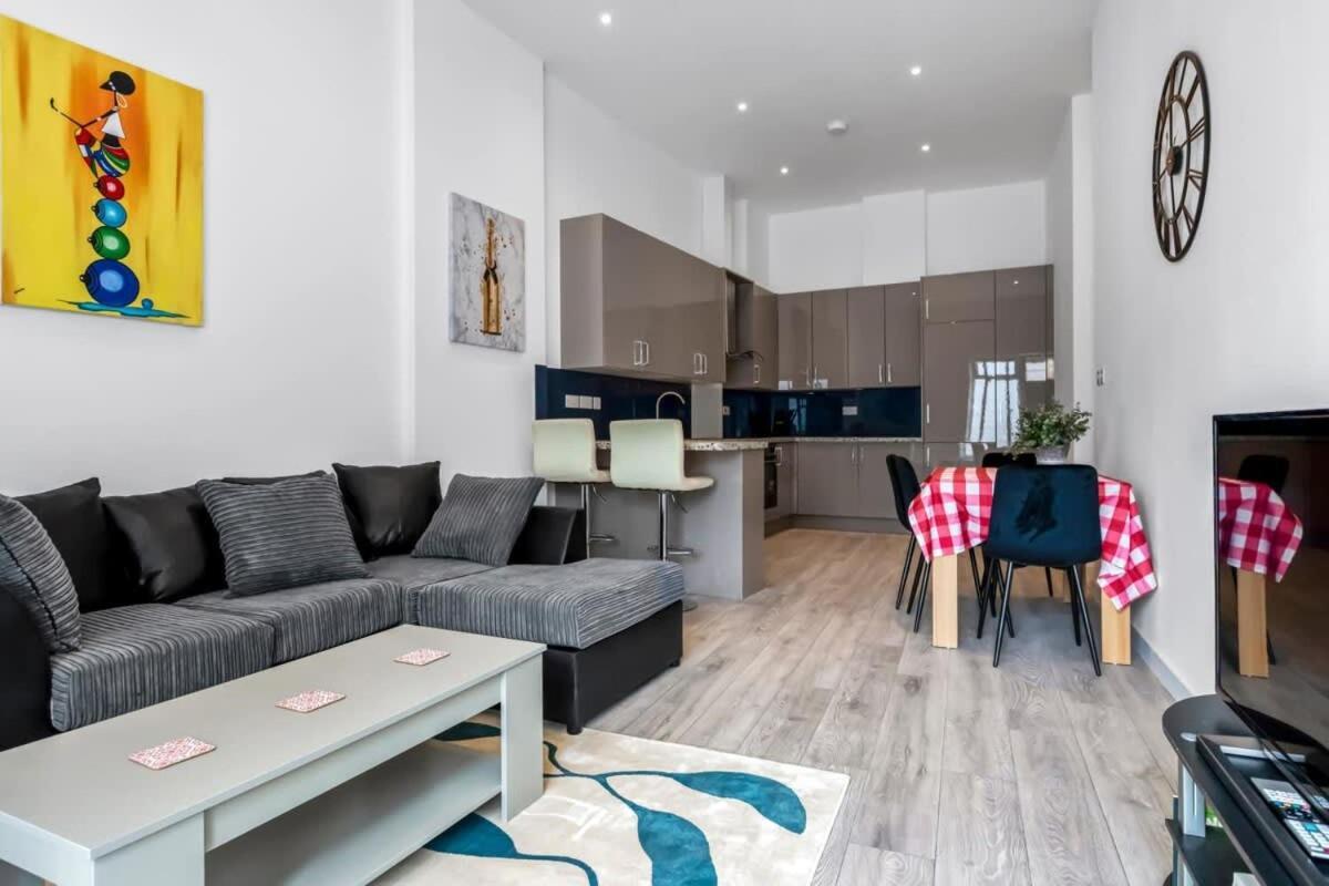 Lovely 1 Bedroom Apartment In Central Woking Zewnętrze zdjęcie