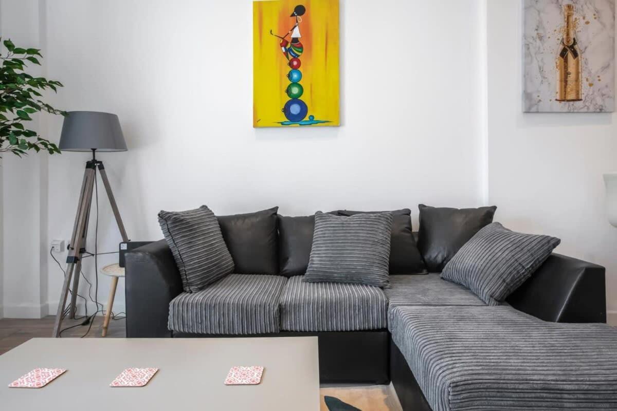 Lovely 1 Bedroom Apartment In Central Woking Zewnętrze zdjęcie